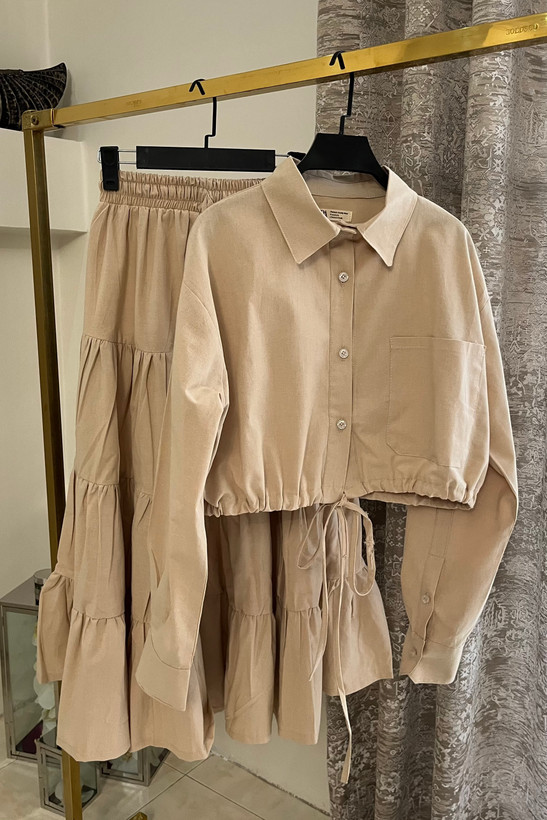 ست مجلسی شومیز کراپ و دامن بلند زنانه رنگ کرم مناسب مهمانی | elegant set