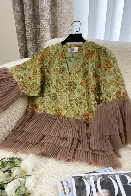 کت عروسکی مجلسی زنانه سبز با ساتن سوزندوزی و تور پلیسه طبقاتی | green blazer