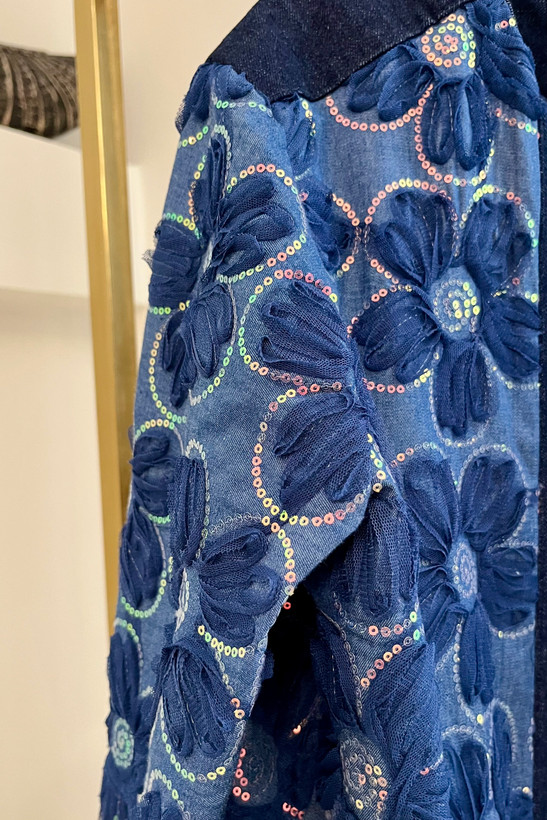 کت جین یقه گرد زنانه با پارچه توردوزی و پولکدوزی شده رنگ آبی تیره | casual jacket